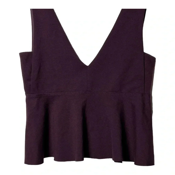 1456. SILENCE AND NOISE SLEEVELESS CROPPED TOP DEEP V NECKLINE FRONT AND BACK - Picture 5 of 10